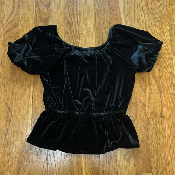 Black velvet puffed sleeve peplum bottom with silver bow accent at the neckline - Picture 4 of 4